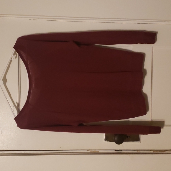 S Hollister Long Sleeve Blouse in Maroon. - Picture 2 of 5